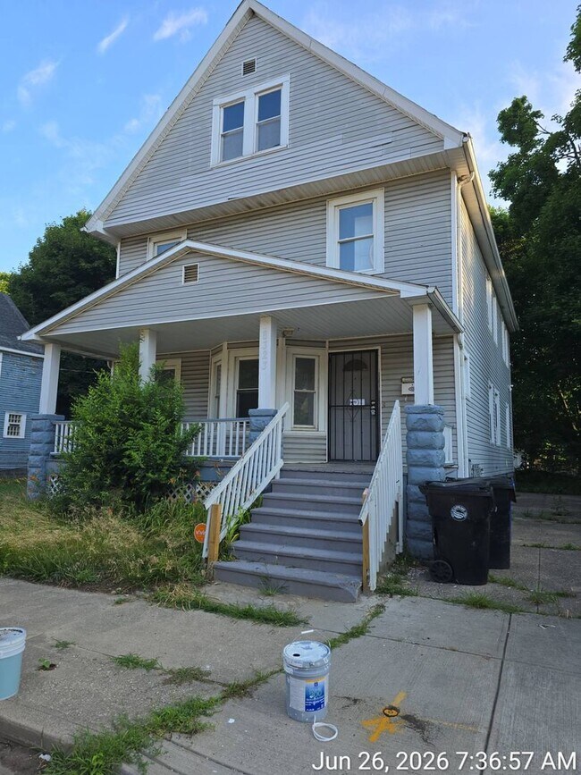 Building Photo - Charming 4-Bedroom Property in Prime Location