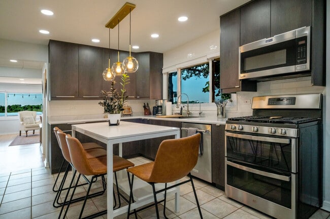 Building Photo - 525 Circle Dr