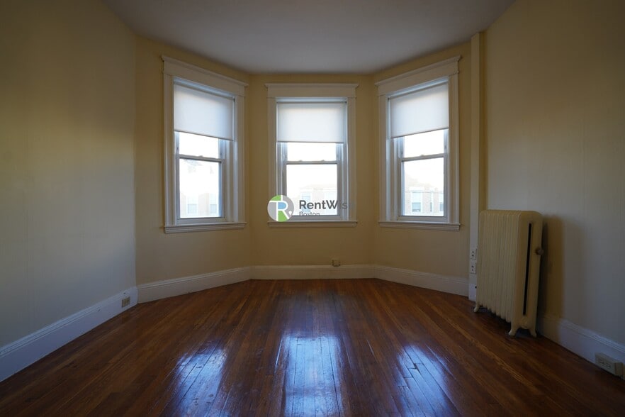 Building Photo - 221 Kelton St