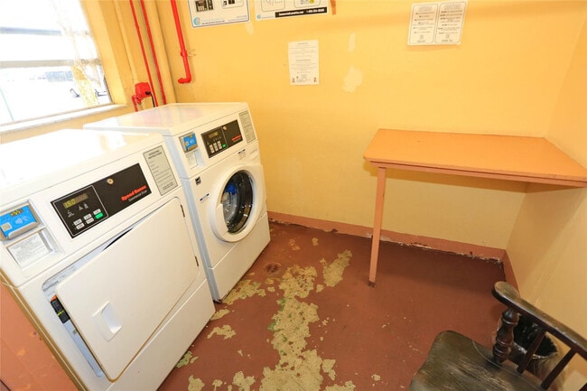 Building Photo - 8225 Sunrise Lakes Blvd