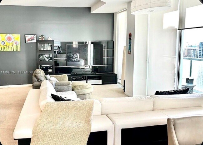 Building Photo - 253 NE 2nd St