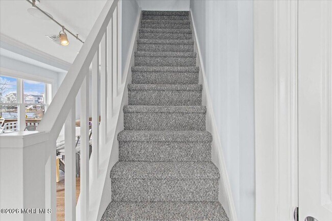 Building Photo - 106 Makin Ave