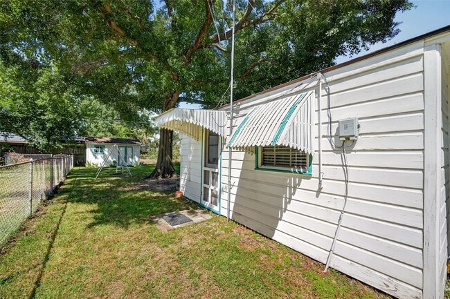 Building Photo - 946 Lamonte Ln