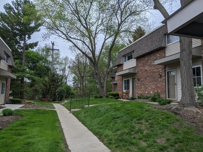 Building Photo - 529 Longshore Dr