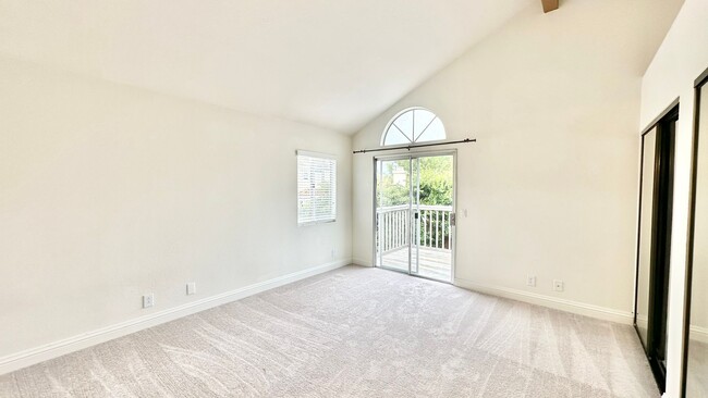 Building Photo - Lovely Spacious Home, Great Location, Frie...