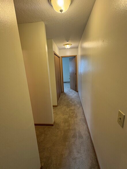 Building Photo - 872 Edgewater Dr