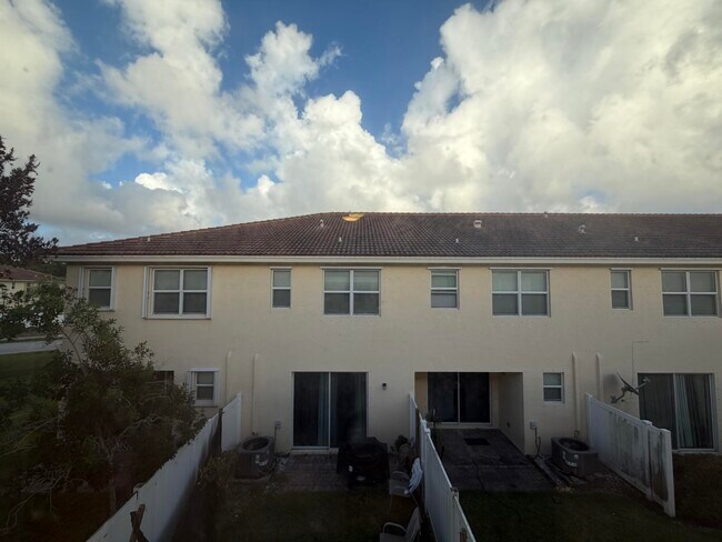 Building Photo - 9491 SW Merlin Ct