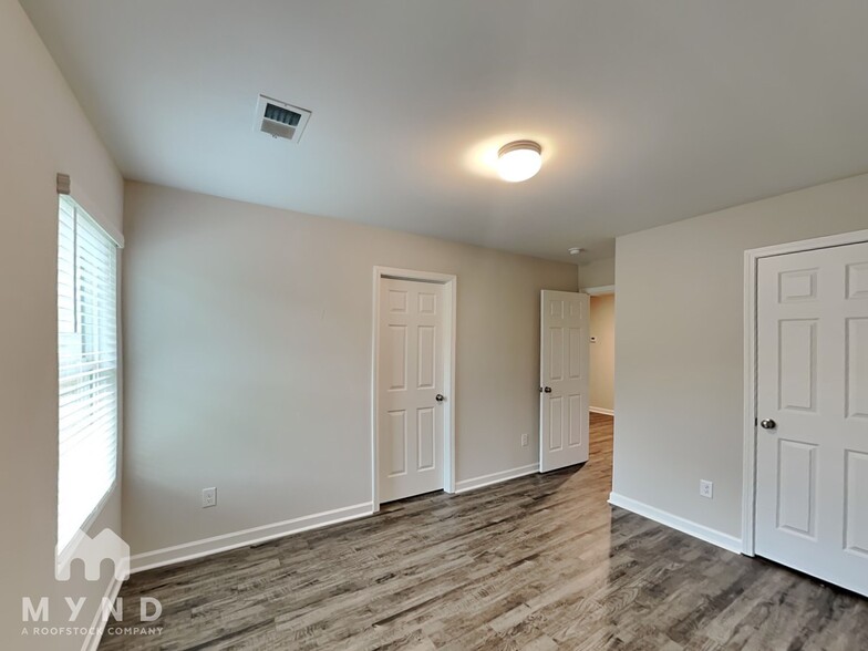 Building Photo - 460 Americana Dr