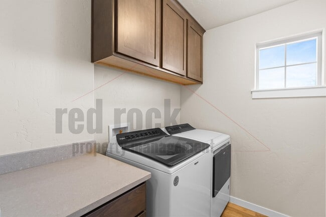 Building Photo - 1228 N Tschirley Rd