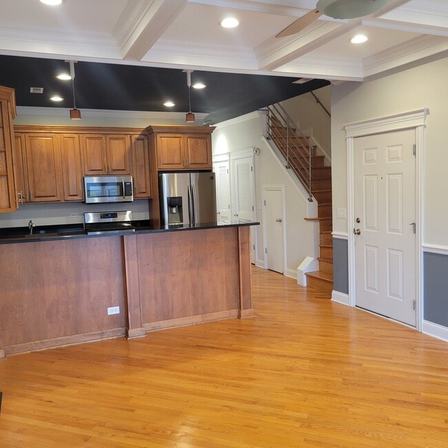 Building Photo - 2022 N Wood St