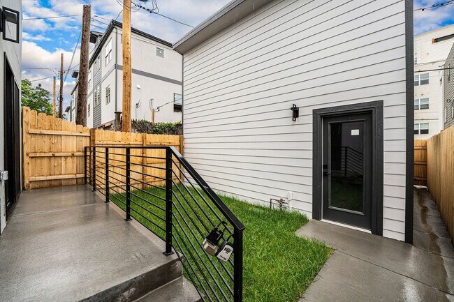 Building Photo - Back Duplex in Denver's Jefferson Park Neighborhood