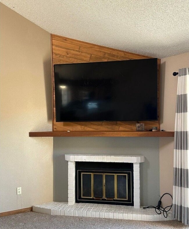 Building Photo - Estes Park Town Home Coming Soon!