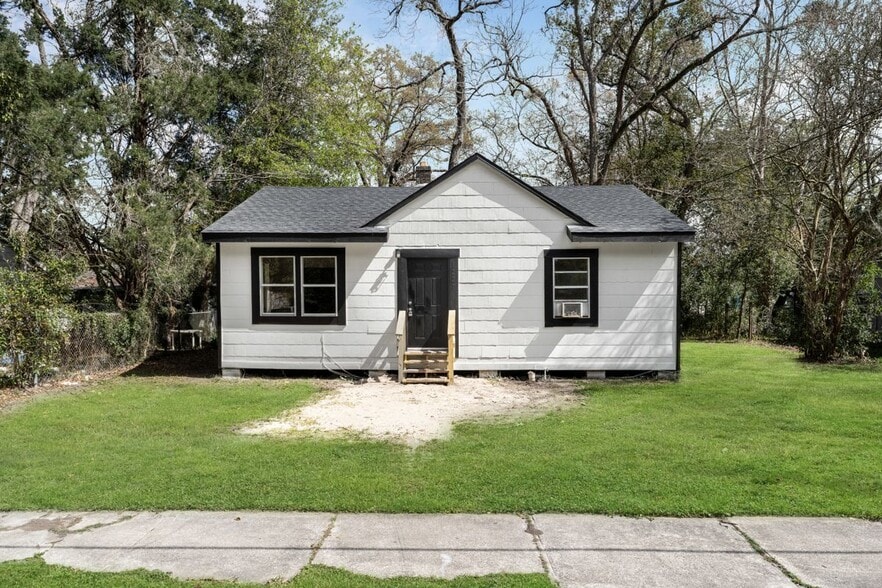 Building Photo - 1227 Dena St