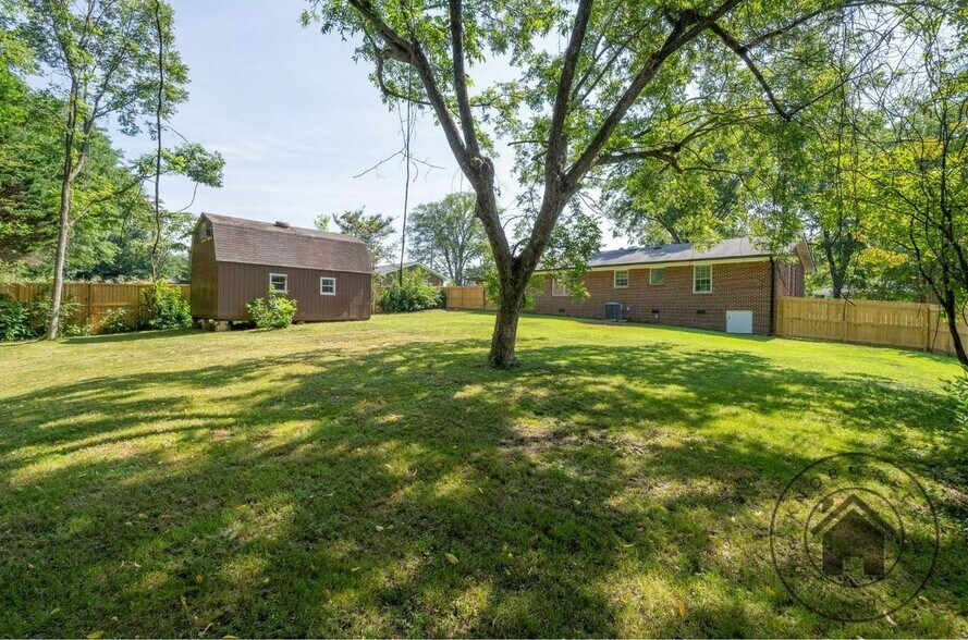 Building Photo - 1138 Highland Dr
