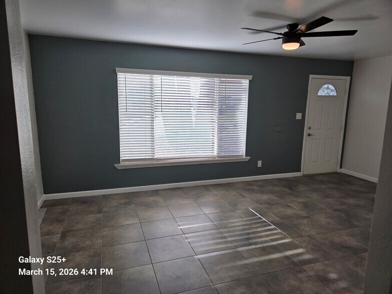 Building Photo - 1819 N 87th Pl