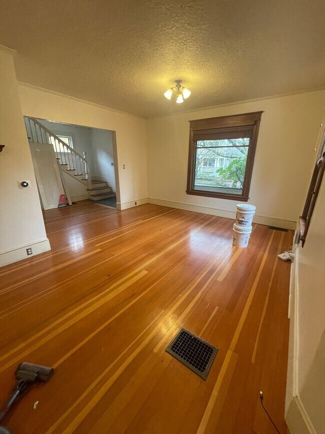 Building Photo - 2002 NE 13th Ave