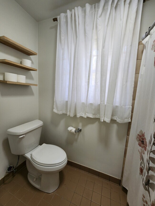 Building Photo - 117 Roberts Cir