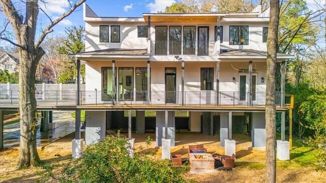 Building Photo - 942 Peachtree Battle Cir NW
