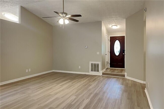 Building Photo - 815 Riverstone Ln