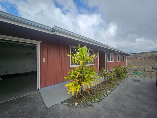 Building Photo - Beautiful and Large Country Home in Kamuela