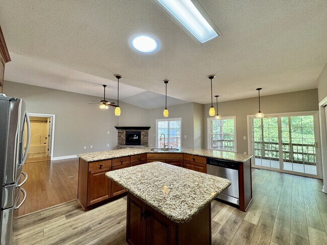 Building Photo - 513 Tanasi Cir
