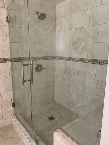 Building Photo - 2032 E Bermuda St