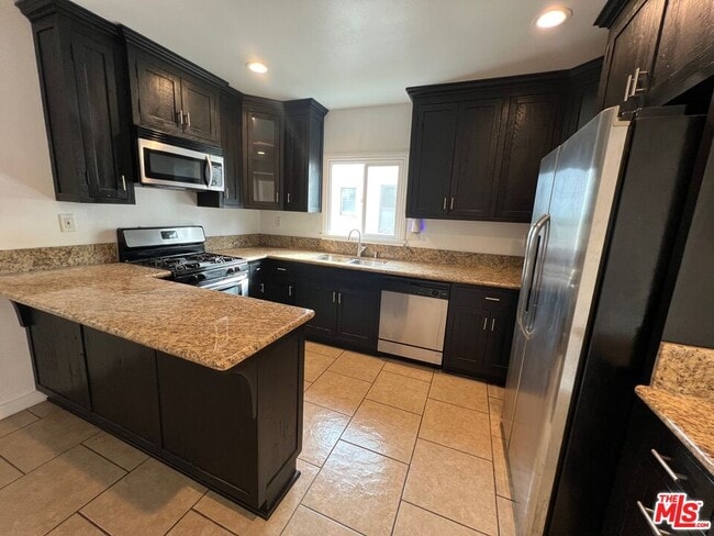 Building Photo - 1282 S Highland Ave