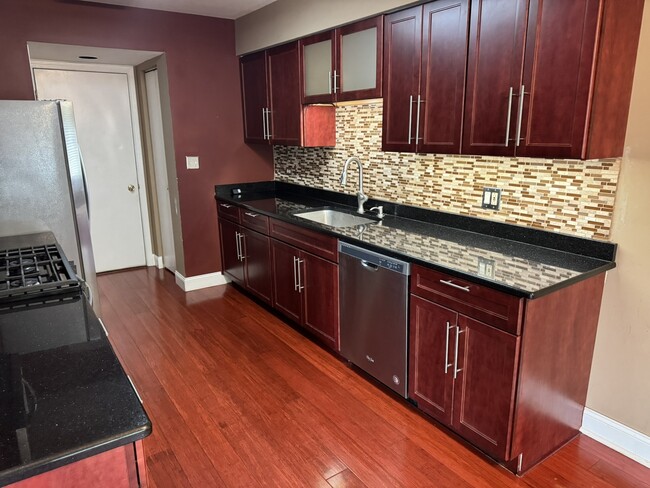 Building Photo - 1314 Sandhurst Ln