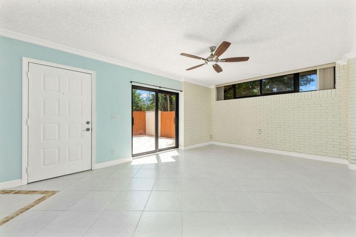 Building Photo - 3648 Victoria Dr