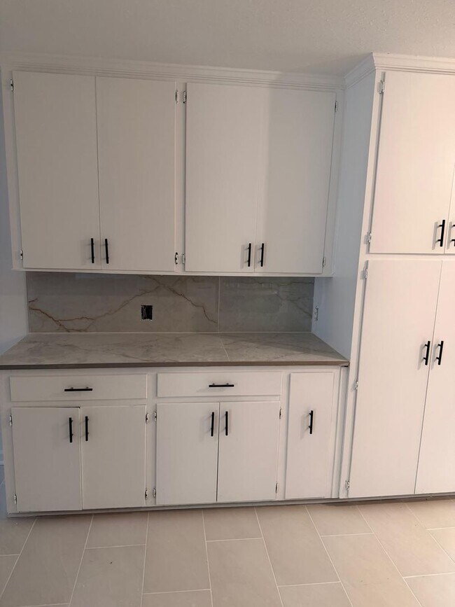 Building Photo - For Rent – Newly Remodeled 5 Bedroom Home!