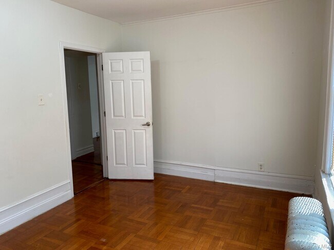Building Photo - 3817 Review Pl