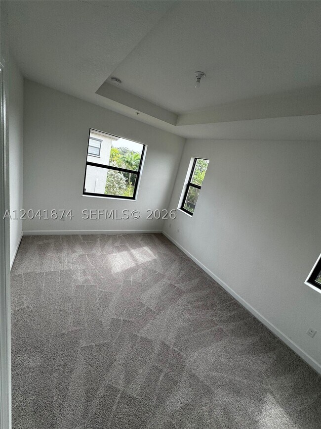 Building Photo - 285 SW 159th Dr