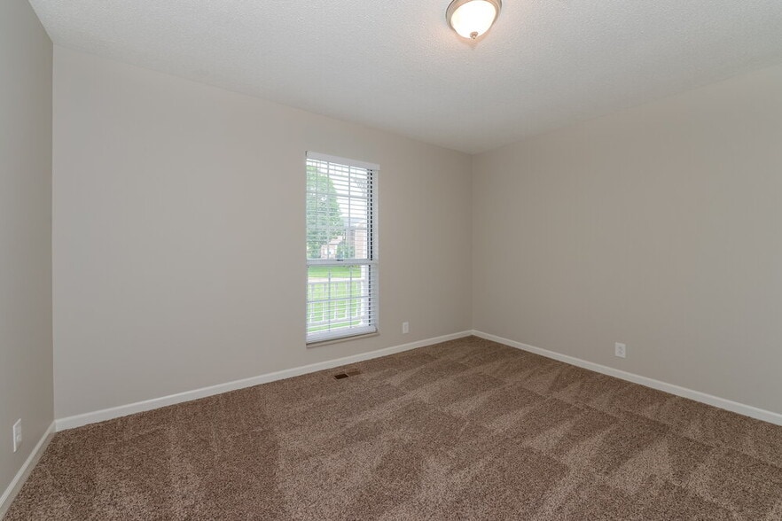 Building Photo - 3933 Hillshire Dr