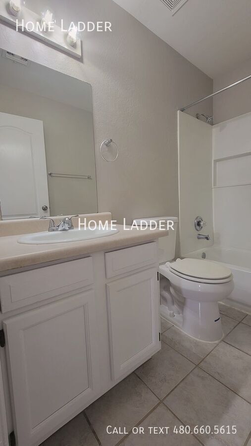 Building Photo - 10236 W Leander Dr