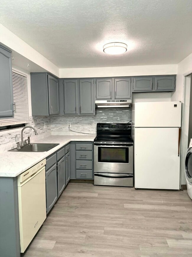 Building Photo - 19535 NW Pondosa Ct