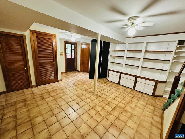 Building Photo - 1725 Yorktown Dr