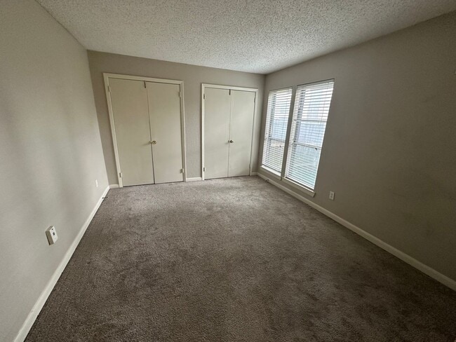 Building Photo - 1705 Port Oak Pl