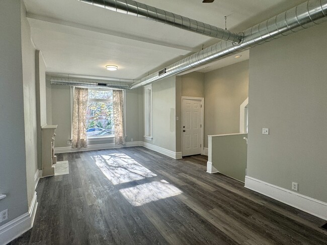 Building Photo - 1345 N Maplewood Ave