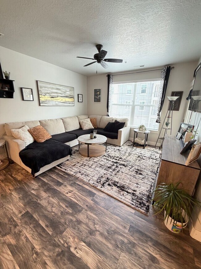 Building Photo - Beautiful 3-Bedroom Condo in Herriman! (Dog-Friendly)