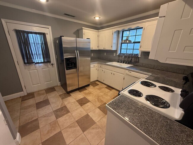 Building Photo - 108 A-B Scott Ave