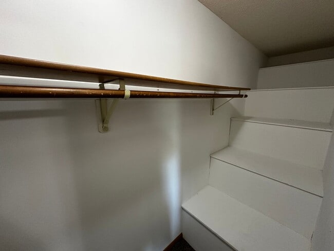 Building Photo - 2 bed 2 Bath 2 Story Townhome