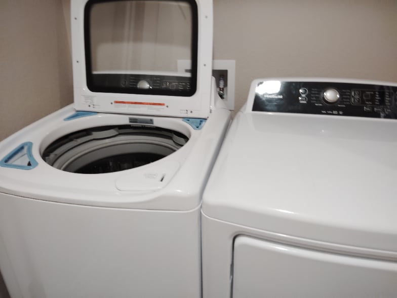 Building Photo - 704 Finch Dr