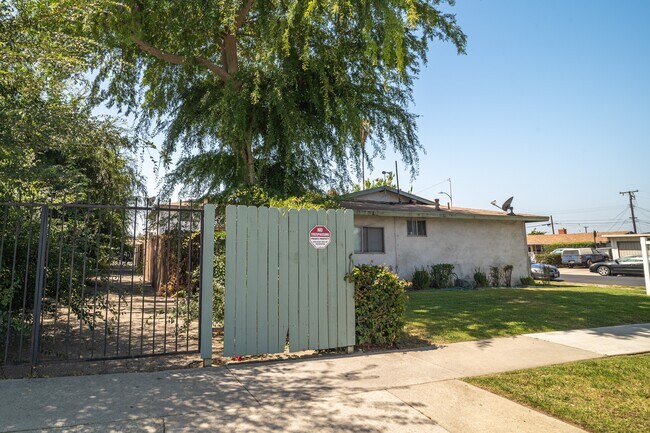 Building Photo - Hayland Apts
