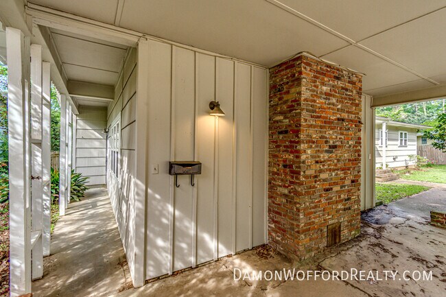 Building Photo - 1827 Parkridge Dr