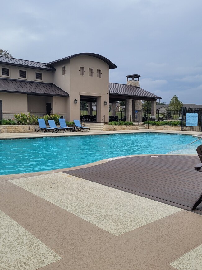 Building Photo - 105 Riverhill Dr