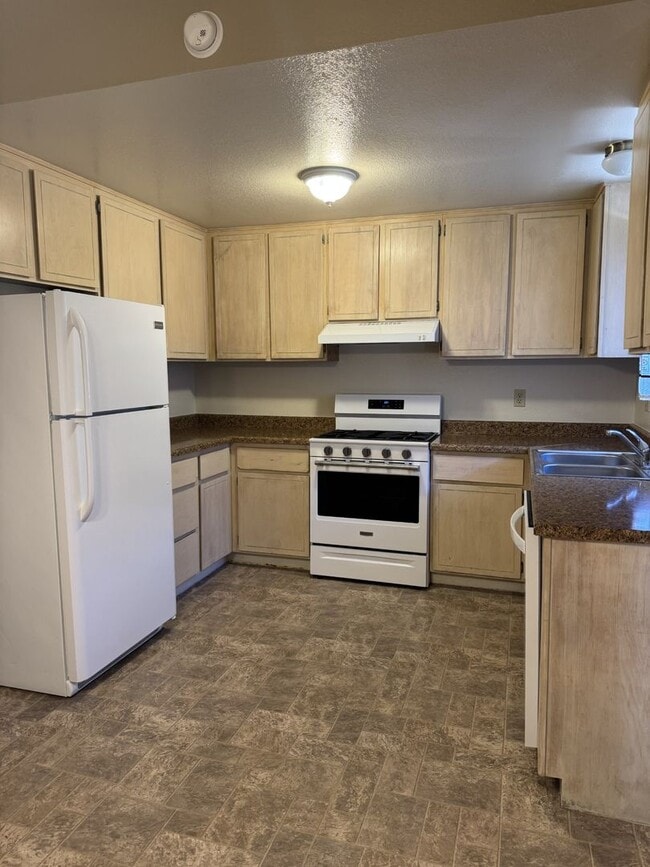 Building Photo - Cute Home in Carson City Near Empire Eleme...