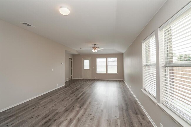 Building Photo - 8920 King Ranch Dr