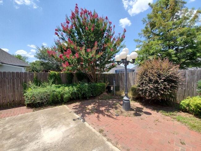 Building Photo - Plantation Trace Garden Homes