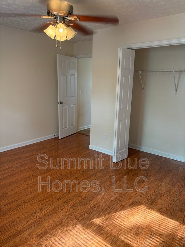 Building Photo - 261 Monroe St