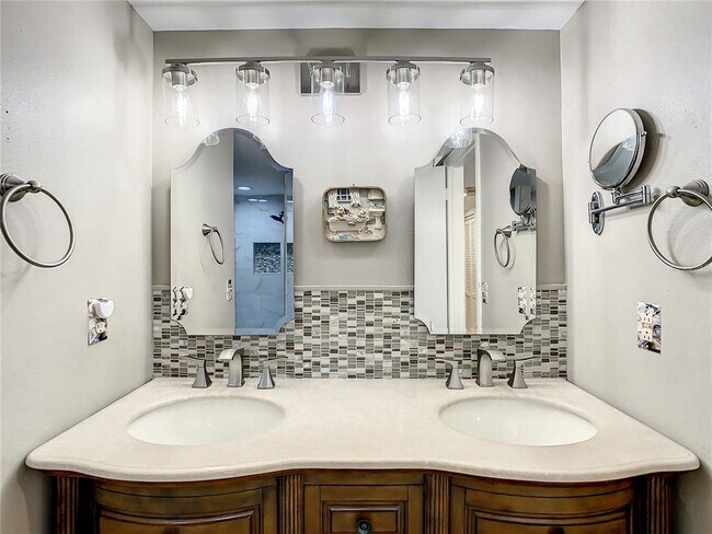 Building Photo - 1158 Carmel Cir